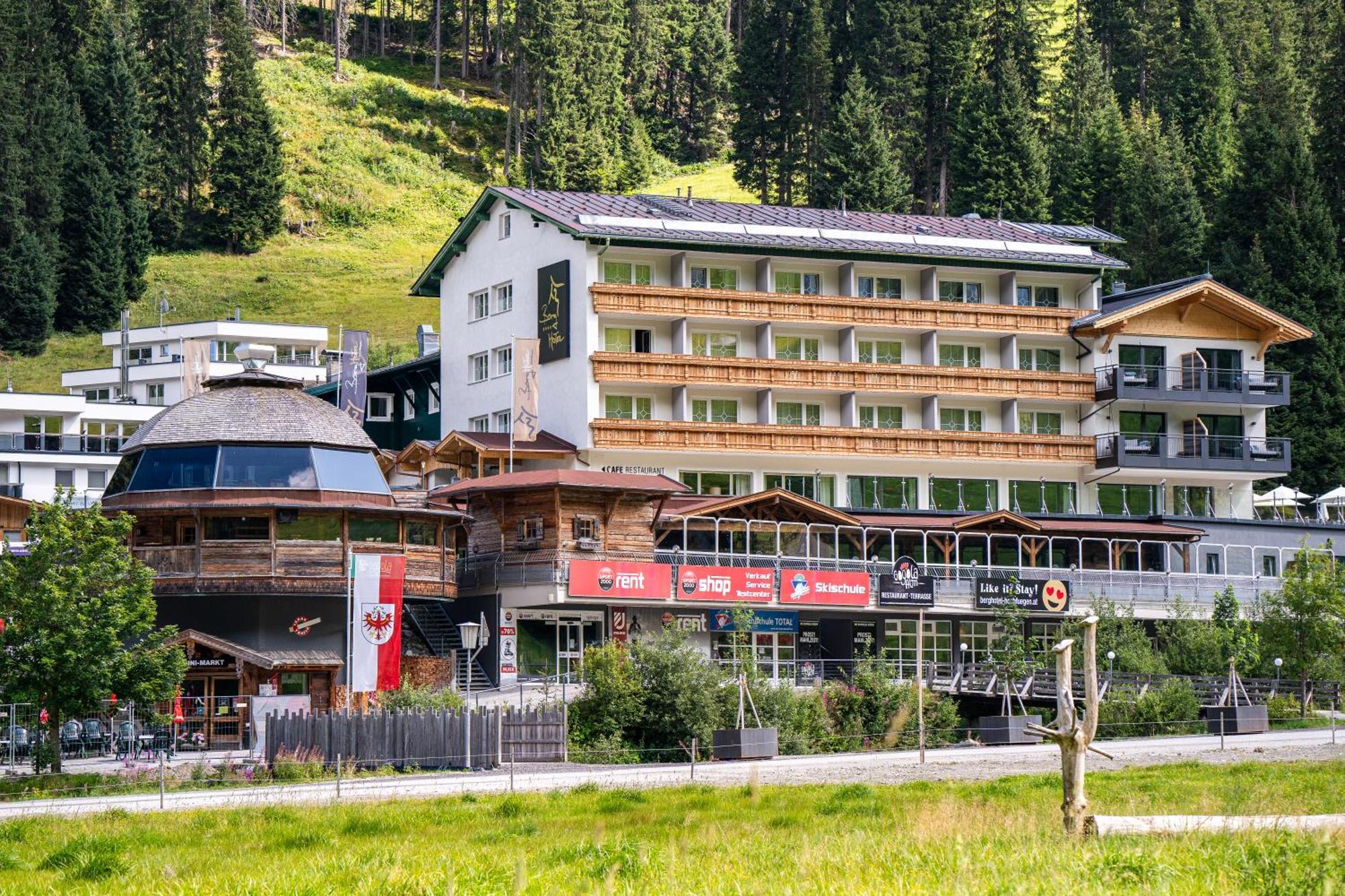 Berghotel Hochfuegen Buitenkant foto