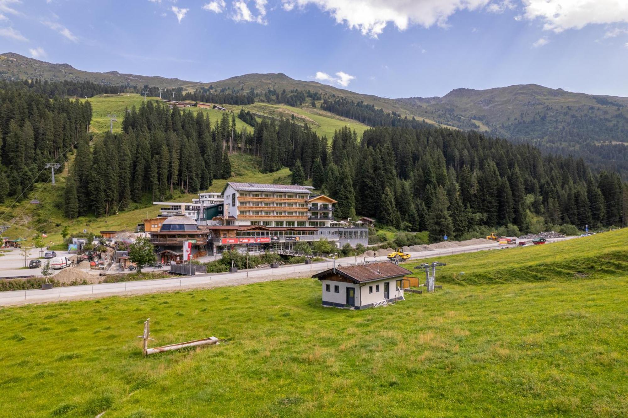 Berghotel Hochfuegen Buitenkant foto